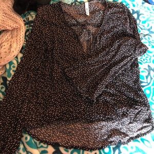 Black print wide sleeved top